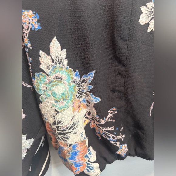 Flying Tomato floral top - Picture 6 of 6